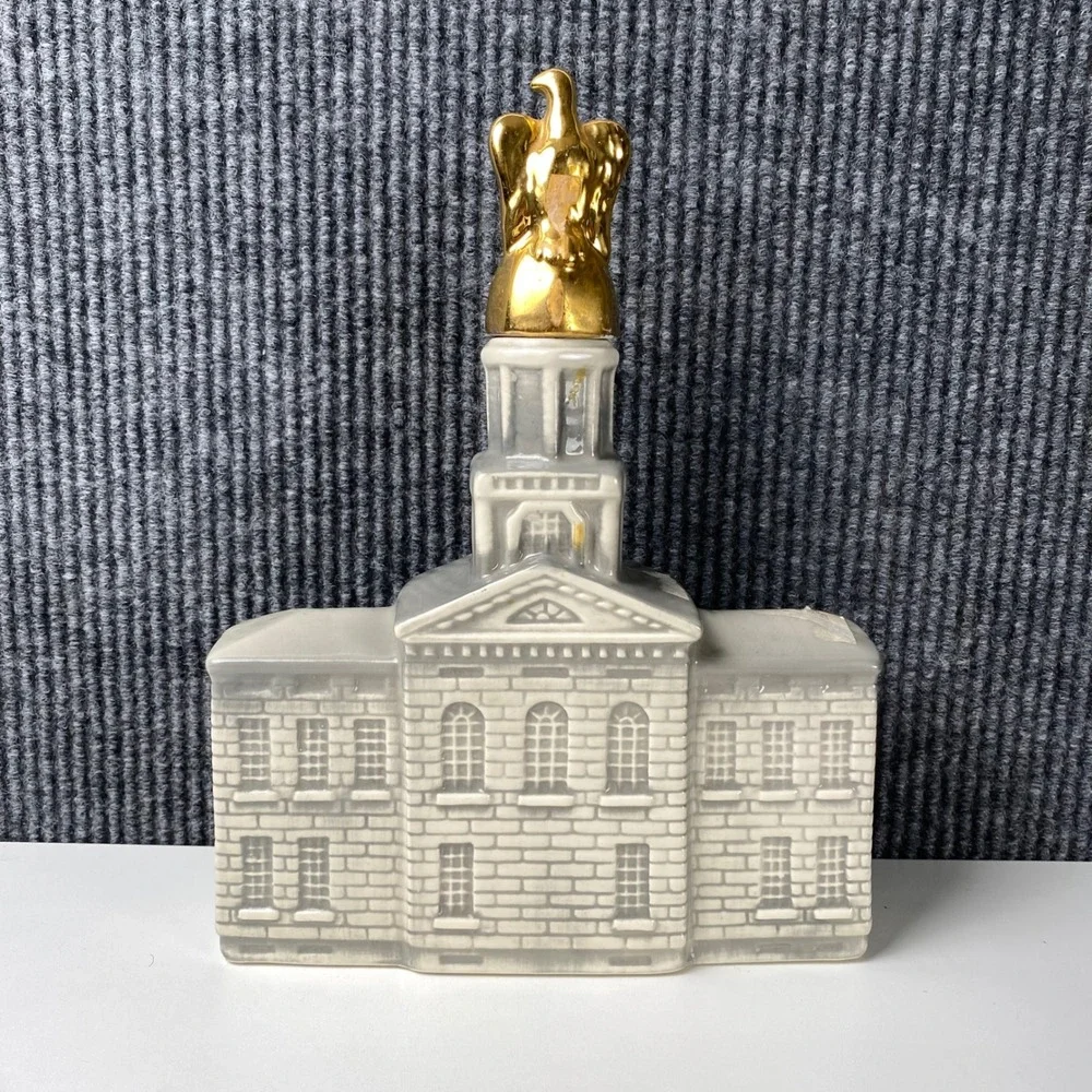 Vintage Ezra Brooks 1969 New Hampshire State House Decanter Heritage China Eagle